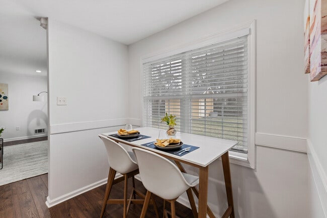 Photo - 6864 Aspenhill Dr