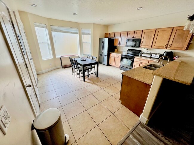 Photo - 172 W Barry Links Way