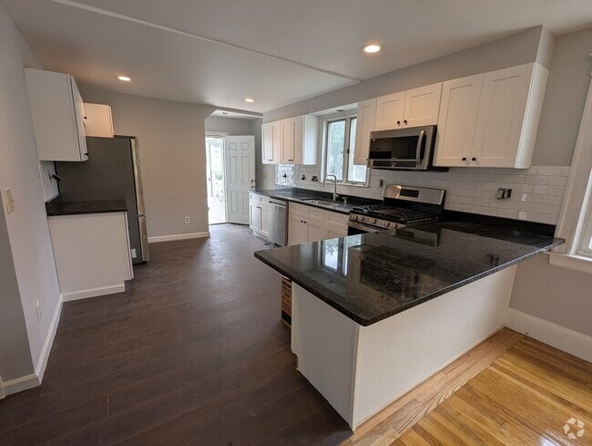 Building Photo - 21 Rogers Park Ave Rental