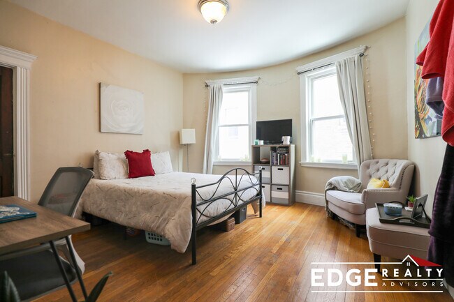 Photo - 1719 Commonwealth Ave