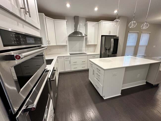 Photo - 16042 Roscoe Ln