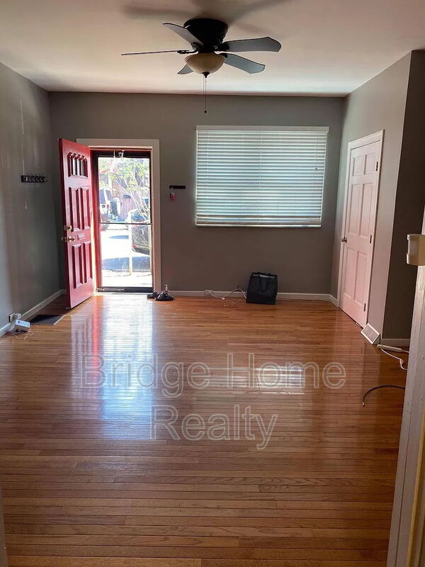 Photo - 1709 Sarah St