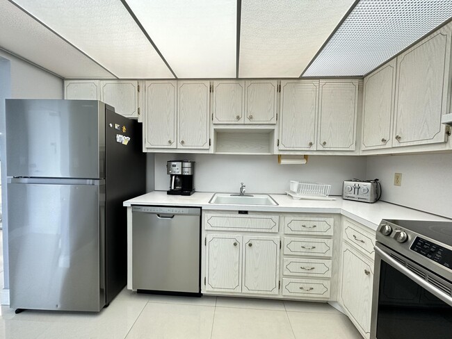 Photo - 1985 S Ocean Dr Unidad 21a