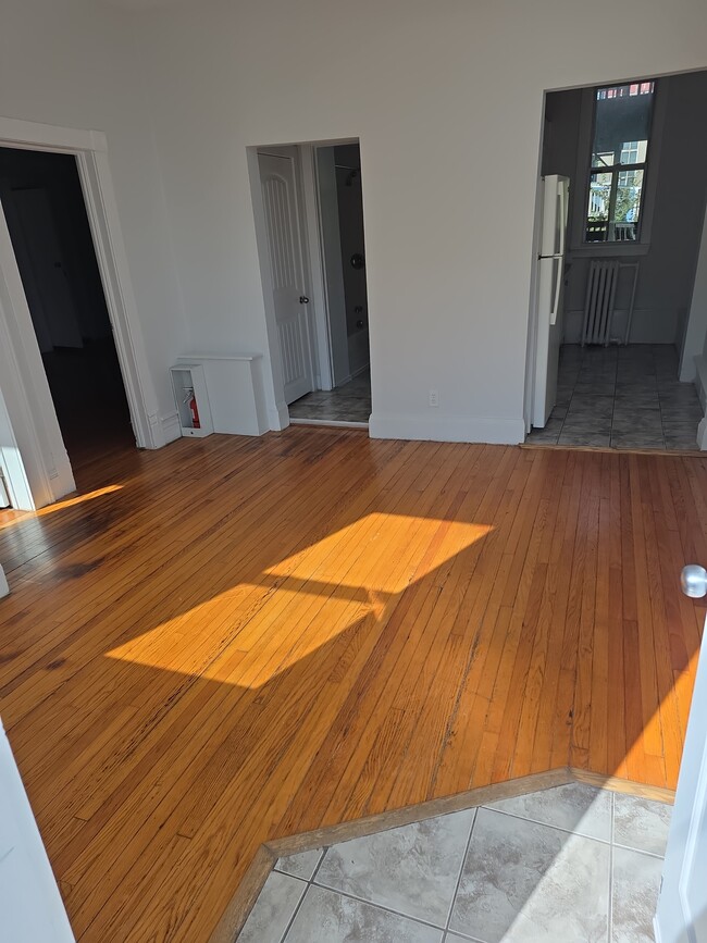 Building Photo - 2213 Brunswick St Unit 5