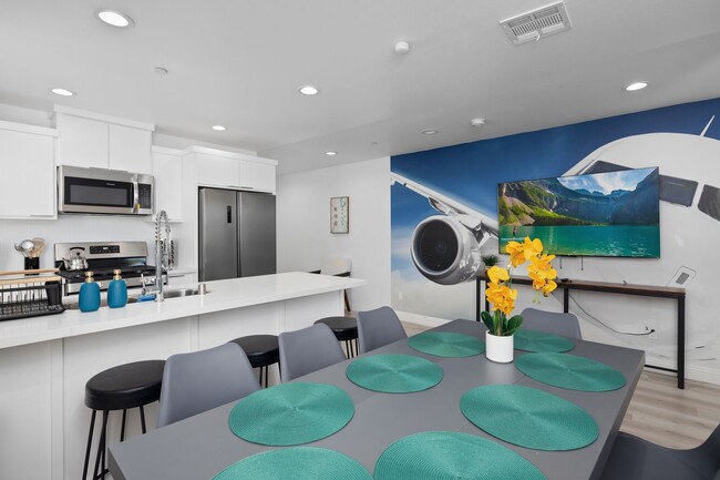 Building Photo - 4157 Normandie Ave Unit #4159