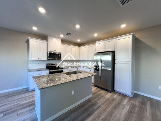 Photo - Updated Lincoln 4bd/2.5ba House With 2 Car Garage!