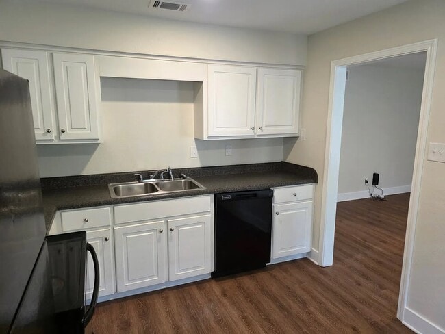 Photo - 806 Park Lane