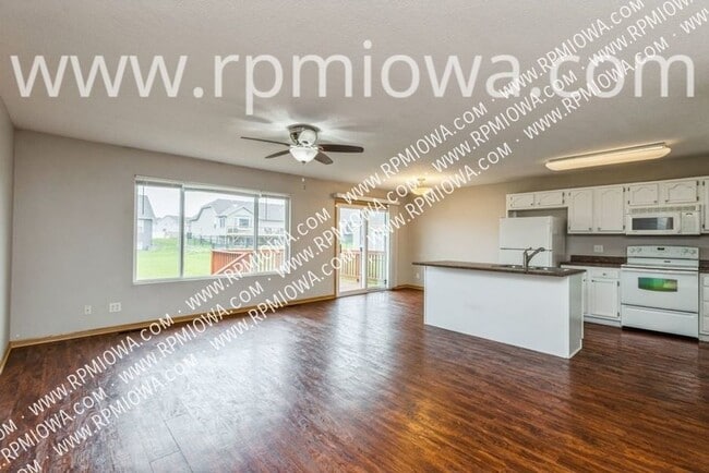 Photo - 908 SW 47th Cir