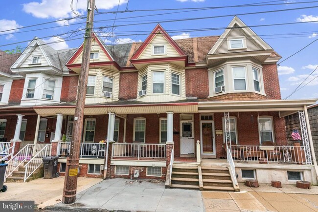 Photo - 206 E Elm St Townhome