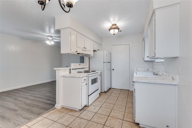 Photo - 215 Roberts Cir