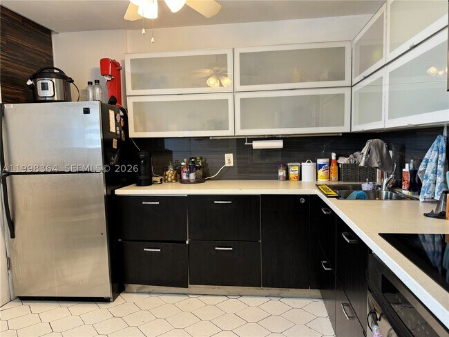 Building Photo - 3660 NE 166th St Unit 812