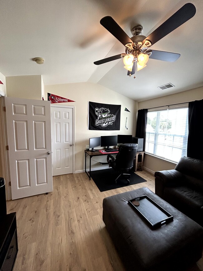 Photo - 122 Sonata Cir