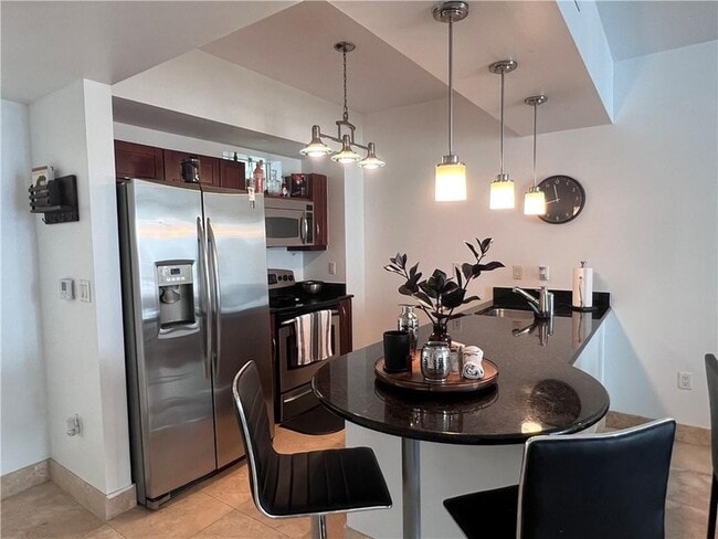 Building Photo - 7280 SW 90th St Unit 313