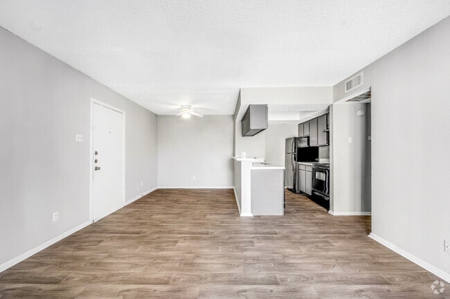 1 BR, 1 BA - 609SF - Kitchen/Dining