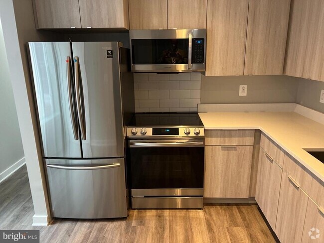 Building Photo - 624 Girard St NE Unit 203 Rental