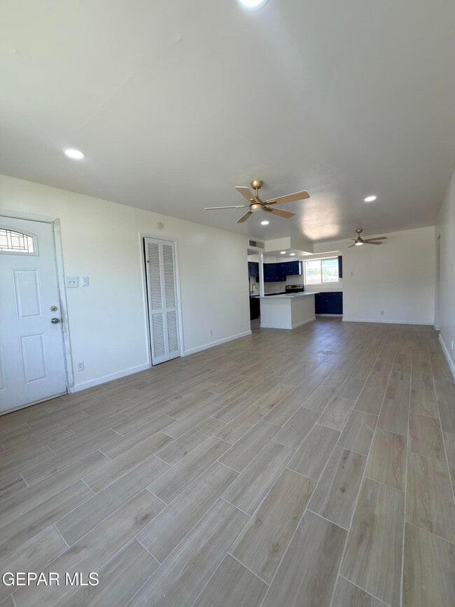 7605 Parkland Dr