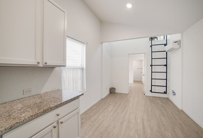 Photo - 4247 Thalweg Way