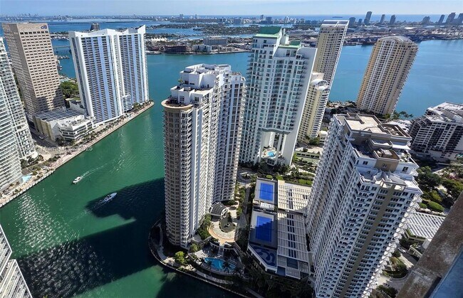 Building Photo - 495 Brickell Ave Rental