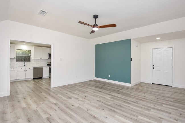 Building Photo - 2502 6th Ave N