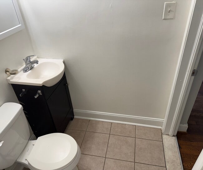 Photo - Cozy renovated 2 bedroom apartment Unit 2