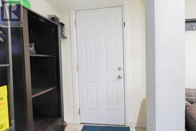 Photo - 273 Centre St N