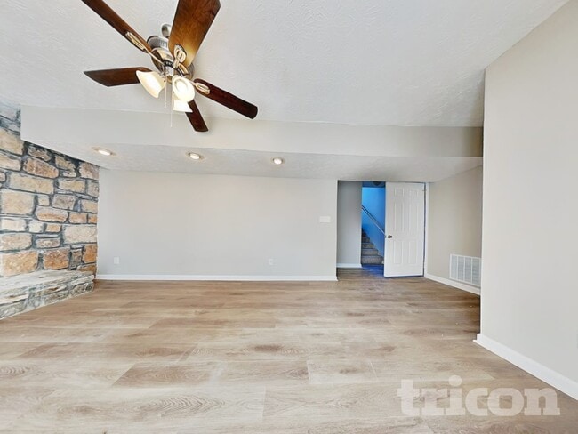 Photo - 2236 Windsor Dr SW