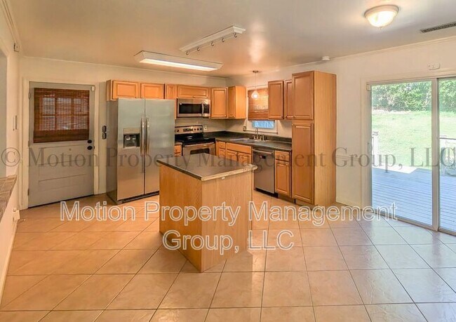 Photo - 2400 Lawrence Dr