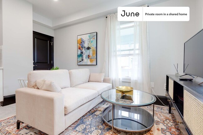 Room in Shared 4 bed/1.5 bath home in South Boston