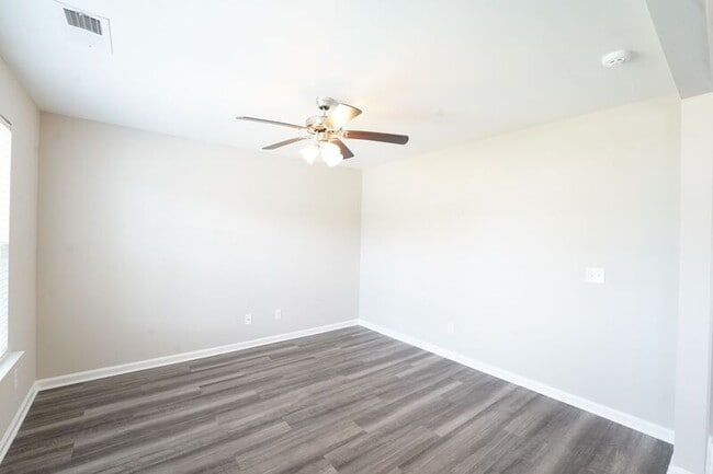 Photo - 105 Butternut Blvd