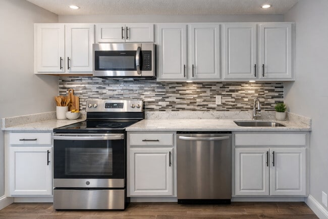 2 BR, 1 BA: Kitchen
