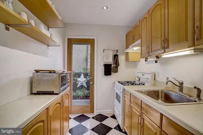 Photo - 2735 Reno St
