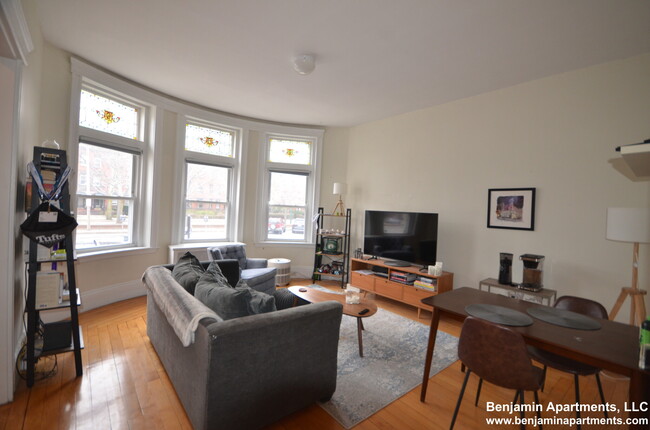 Photo - 1824 Beacon St Apartments Unit 1822 Beacon St #1
