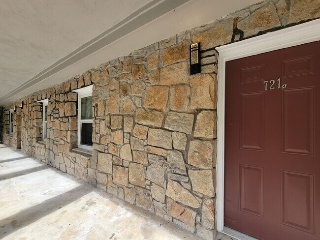 Photo - Updated Soaking Tub. Stainless Steel Appliances. W/D Inc