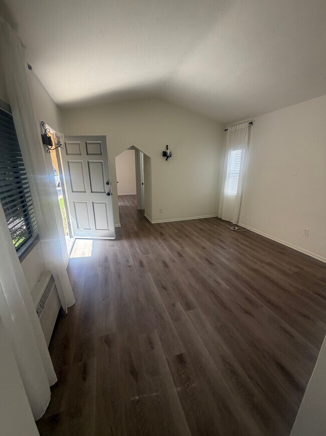 5745 Fair Ave Unit 5745 1/2
