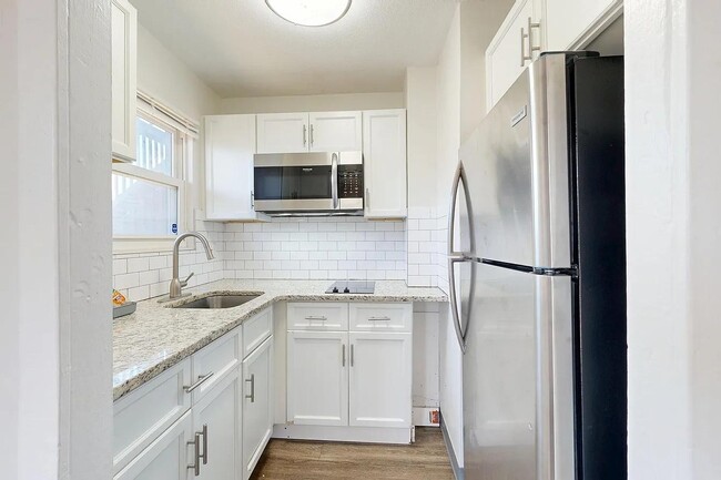 Photo - 298-300 Meridian - #2