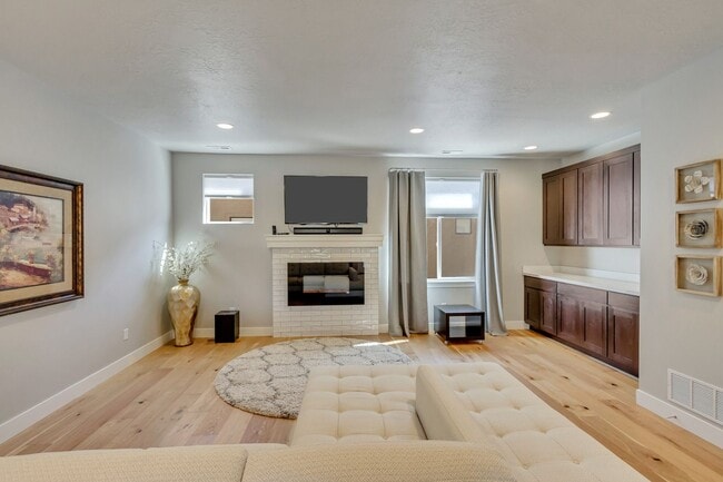 Photo - Stunning 3-Bedroom, 3.5-Bath Home with Modern Comforts