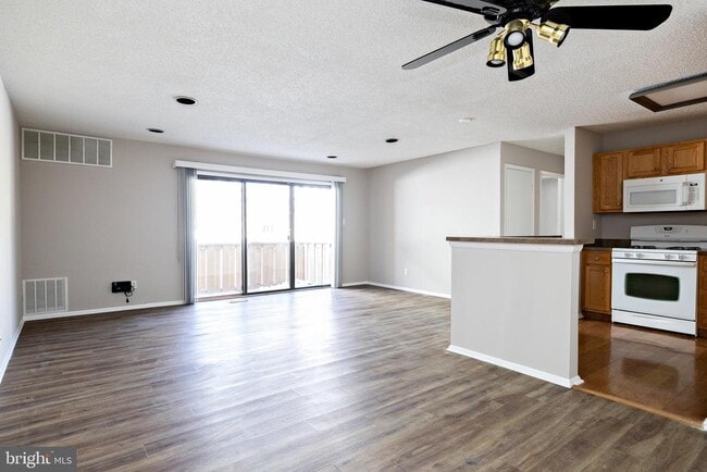 Photo - 211 Woodhollow Dr