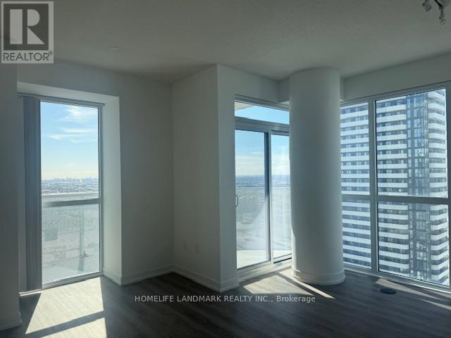 Photo - 8 Interchange Wy Unité 2212