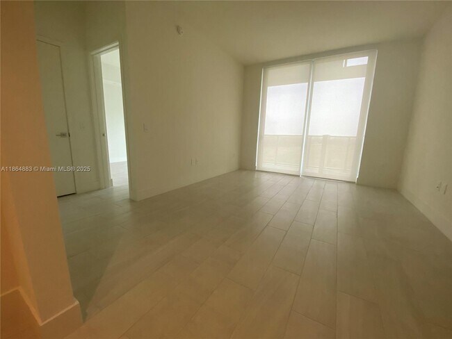 Photo - 2000 Metropica Wy Unit 408