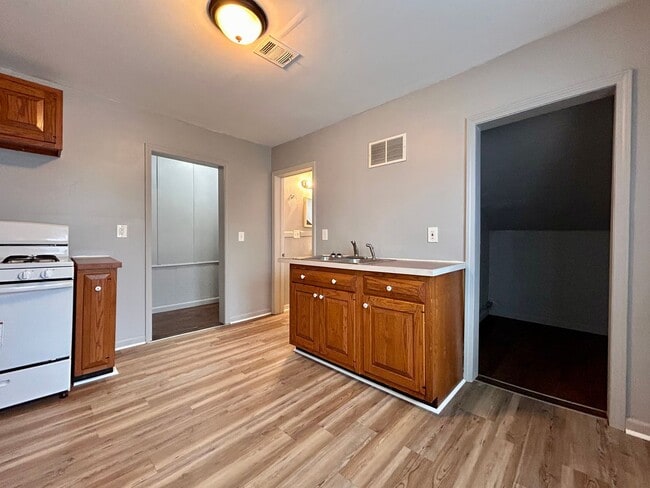 Photo - One Bedroom Duplex in Muskegon - All Utilities Included!