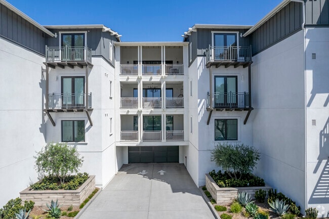 Entrada - Carlyle Carlsbad Village