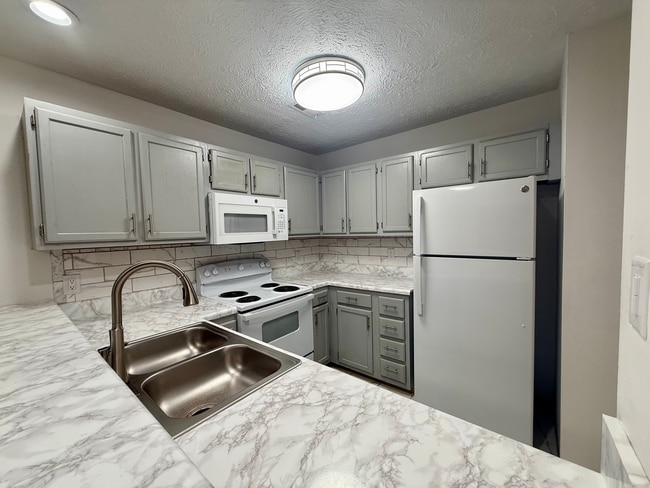 Building Photo - Briarcliffe Condo for Rent