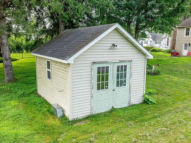 Photo - 579 W Mahoning St