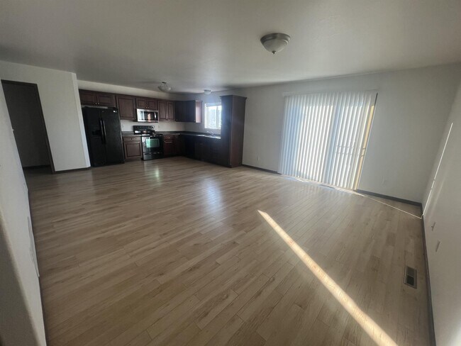 Photo - 3322 8th St W