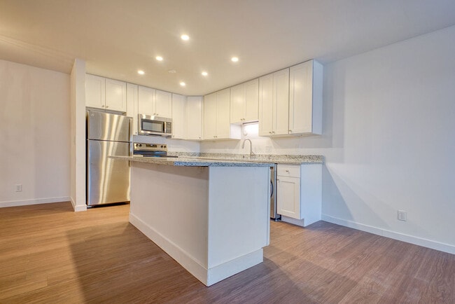 Kitchen - Foxcroft Apartments