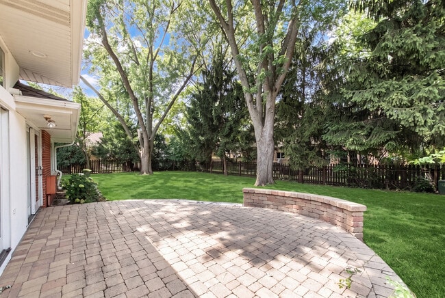 Photo - 924 Brookline Ln