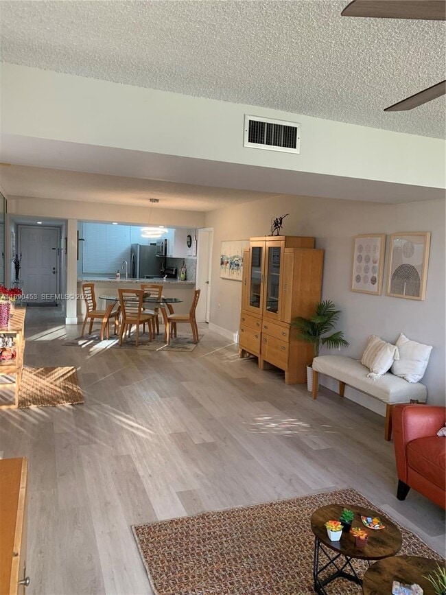 Building Photo - 1709 Whitehall Dr Unit 206