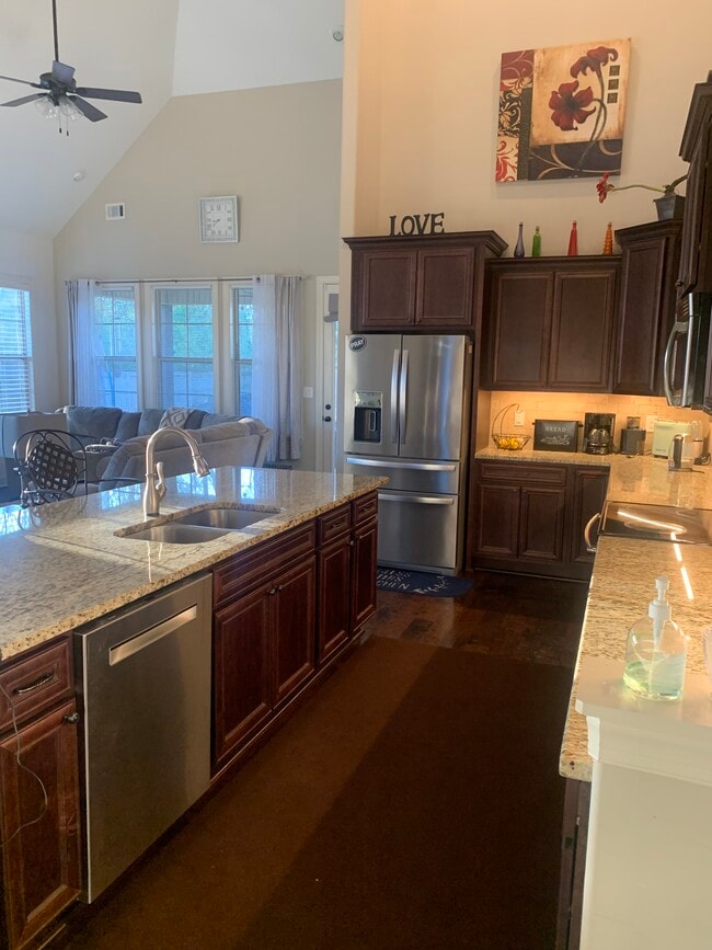 Photo - 105 Stonegate Trail