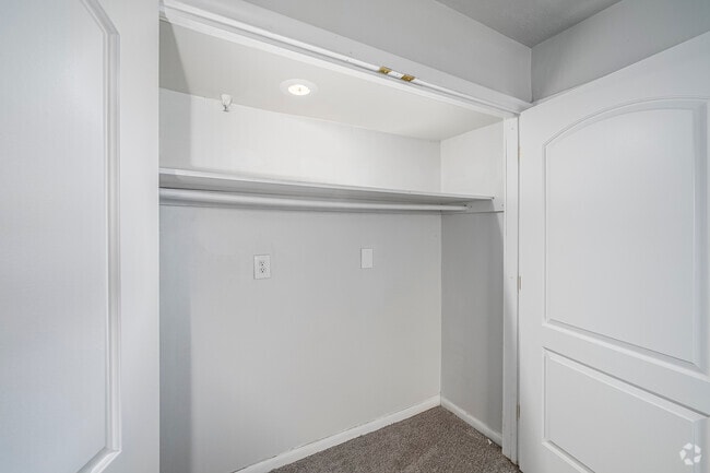 2BR, 2BA - 850SF - Primary Closet - Quarterpath Place