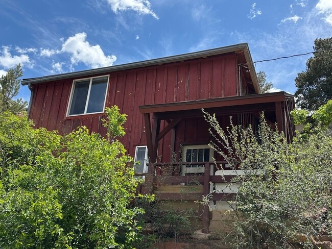 Building Photo - Manitou Cottage nestled in Nature